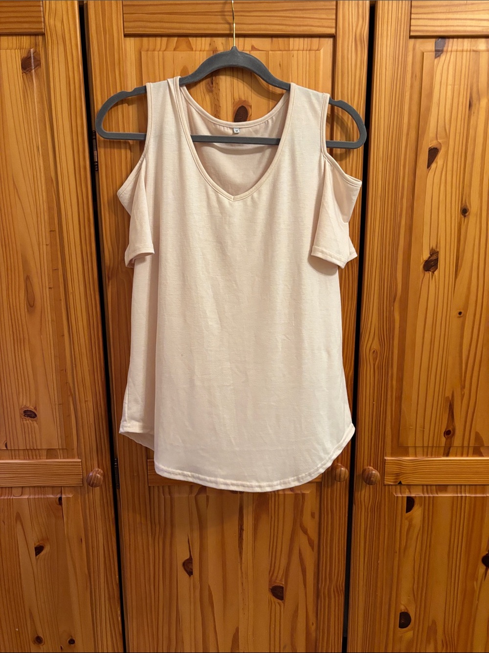 Women’s Cold-Shoulder Scoop Neck Tank Top - Cream dress up or down for summer!